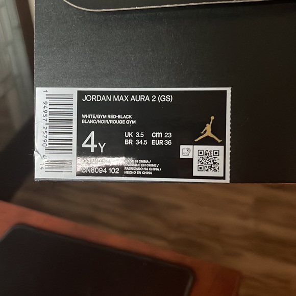 Air Jordan max aura2 youth size 4 - Picture 8 of 8